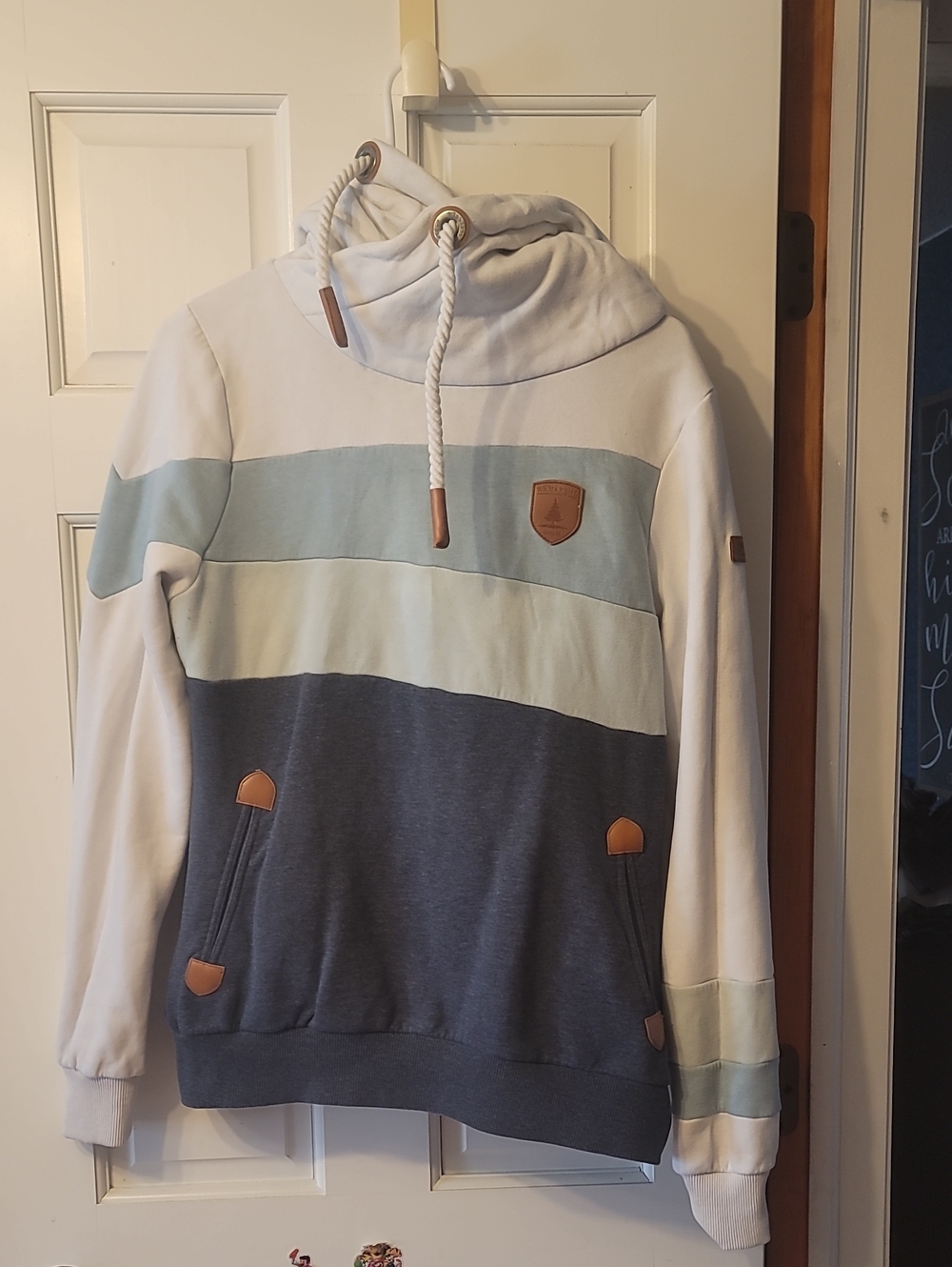 Wanakome Women's Crewneck Colorblock Pullover in White, Light Blue & Navy